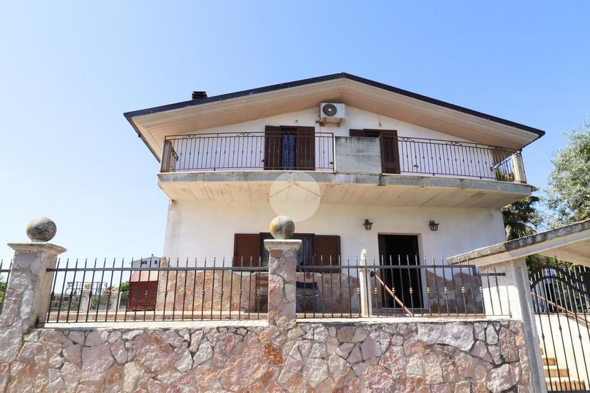 Villa in Via Roberto Nasuti 24, Città Sant'Angelo — foto 5 di 5