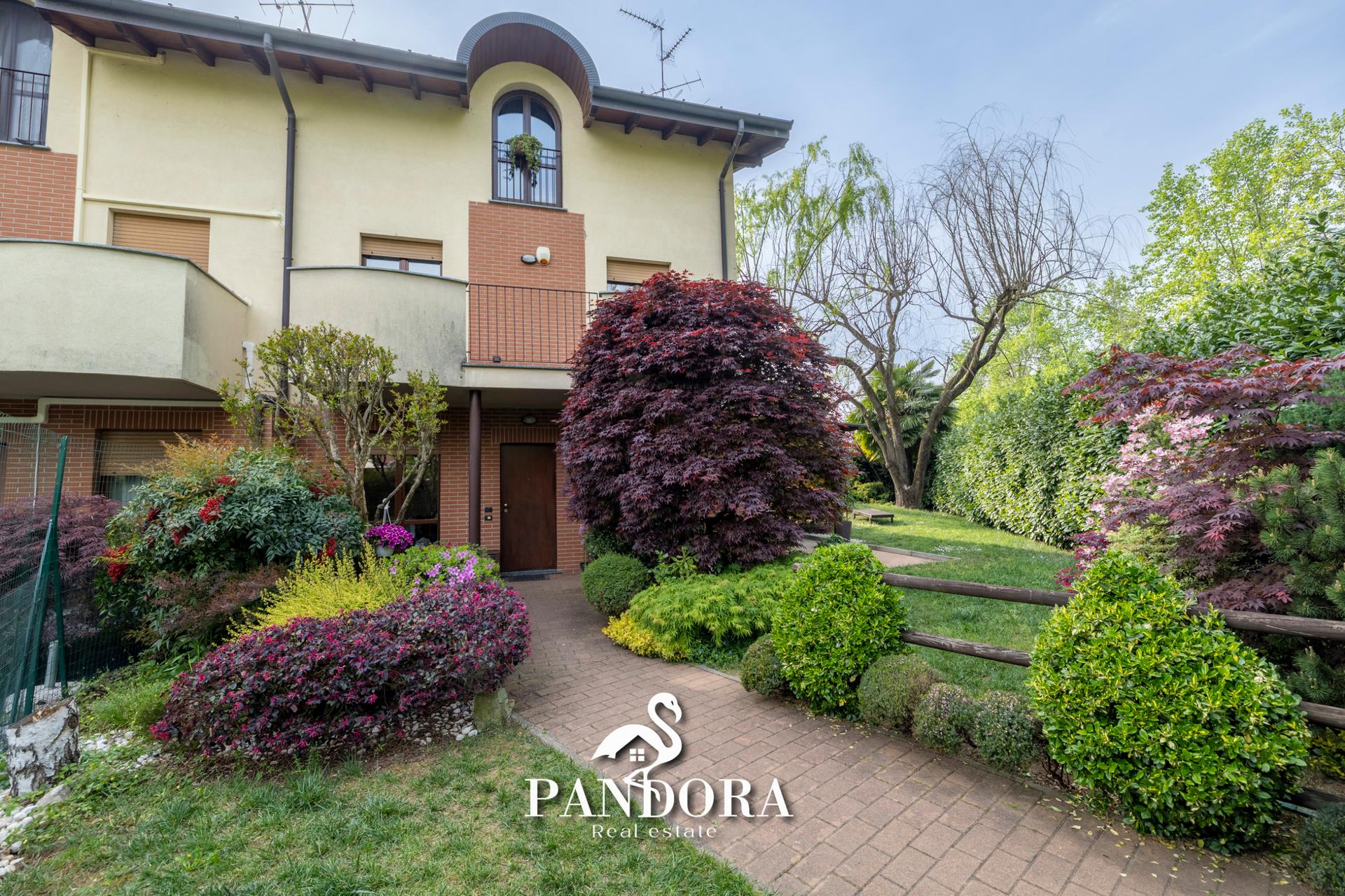 Villa a schiera in Via Carreggia 101f, Cardano al Campo
