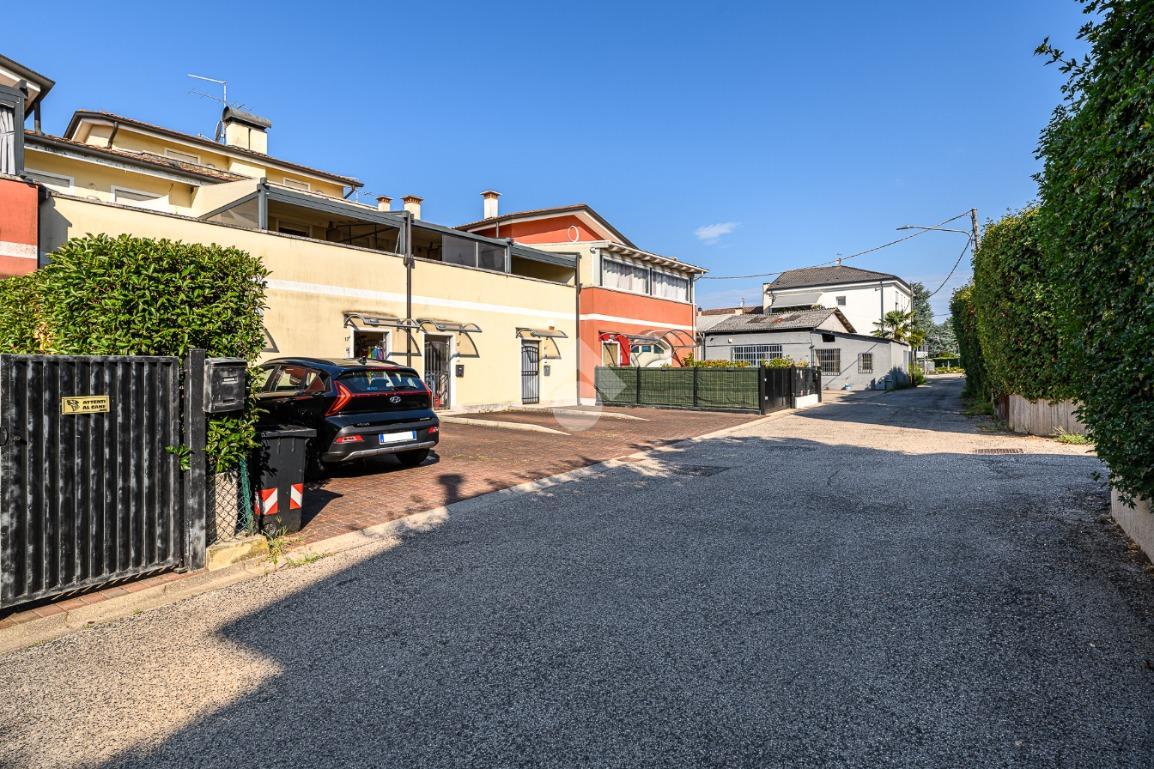 Villa a schiera in Str. Costabissara 17, Vicenza