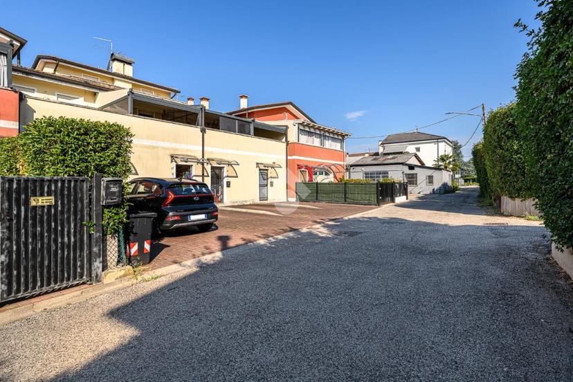 Villa a schiera in Str. Costabissara 17, Vicenza