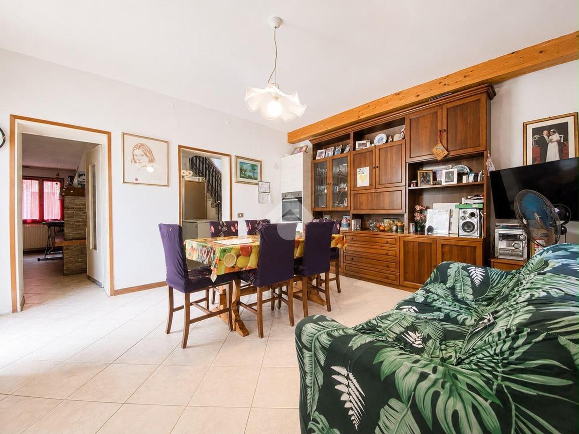 Casa indipendente in Via degli Alpini, Castelcucco