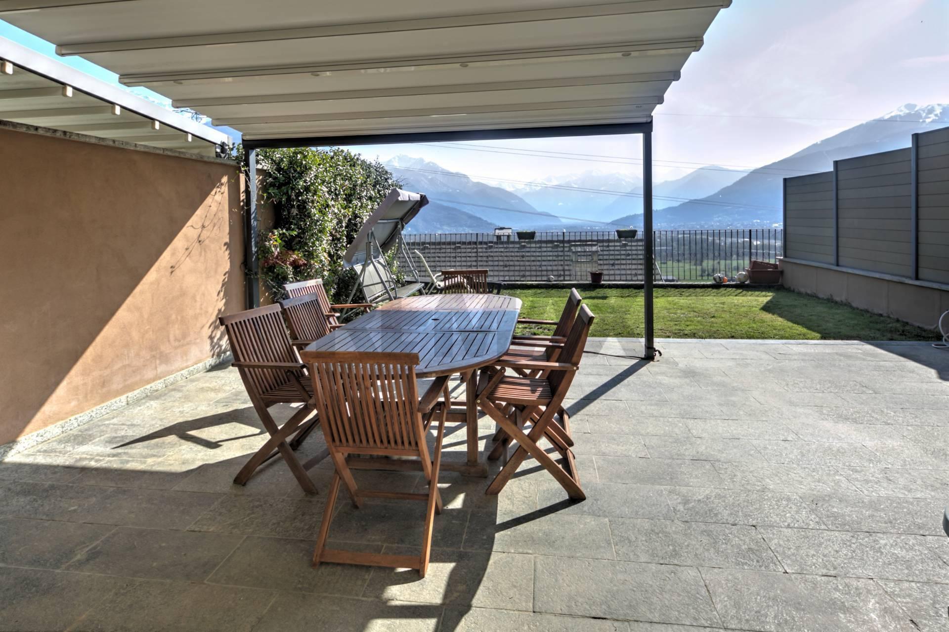 Villa a schiera, Montecrestese
