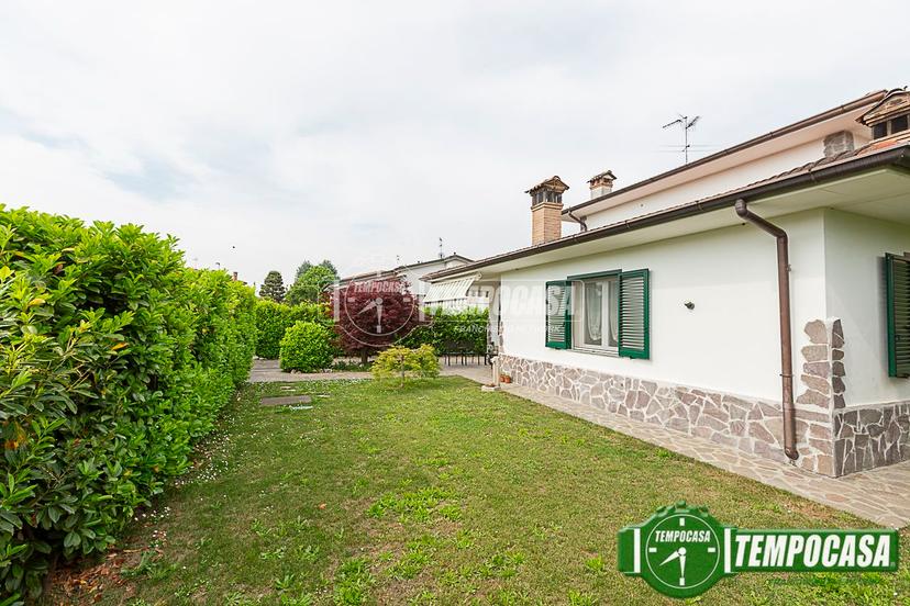 Villa in Via Luigi Einaudi, Palazzo Pignano — foto 2 di 5