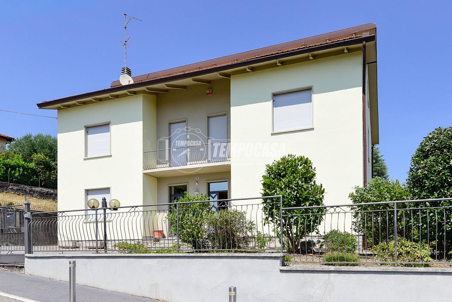 Appartamento in Via Regina Margherita 15, Capiago Intimiano