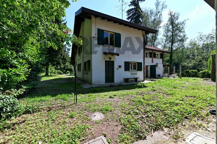 Casa indipendente in Via l. Manara 17 - 19, Casorate Sempione — foto 2 di 5
