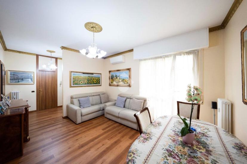 Trilocale in Via Luigi Cadorna 4, Verano Brianza — foto 2 di 5