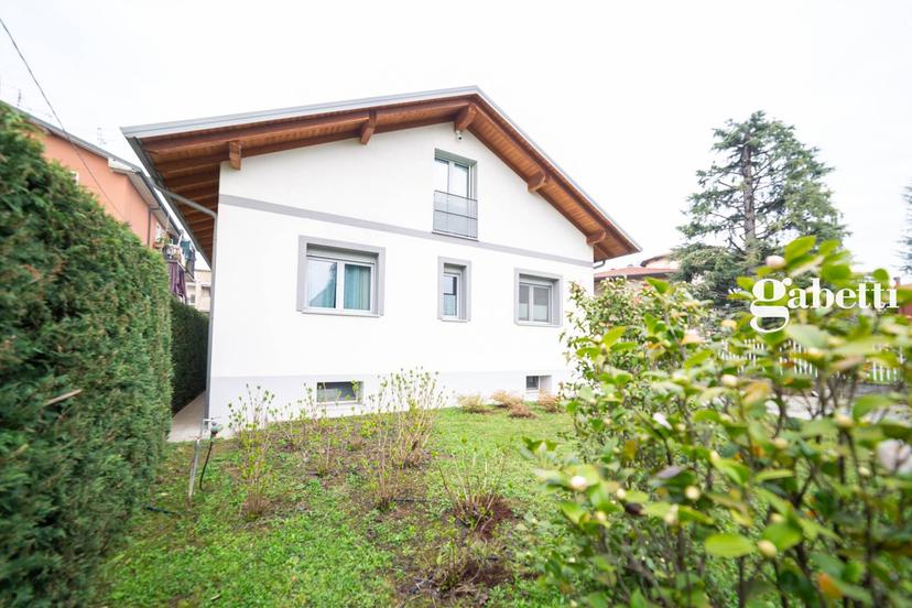 Villa in Via Fratelli Cernuschi 2/Bis, Merate — foto 2 di 5