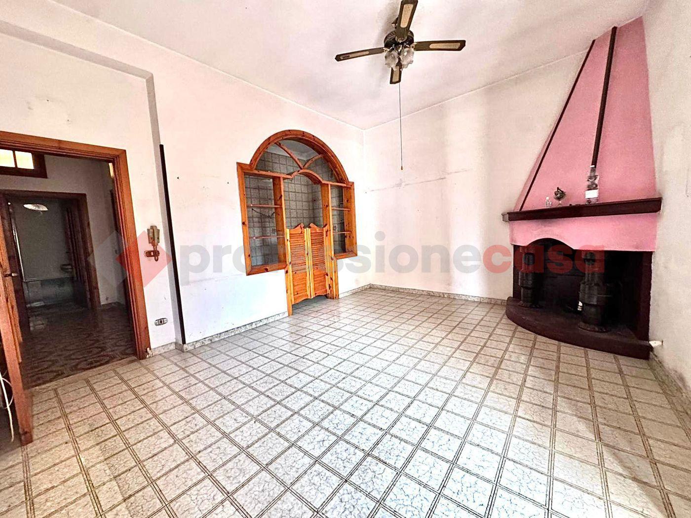 Casa indipendente in Via De Amicis  39, Pulsano