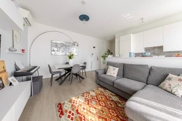 Bilocale in Viale Caterina da Forlì 40, Milano