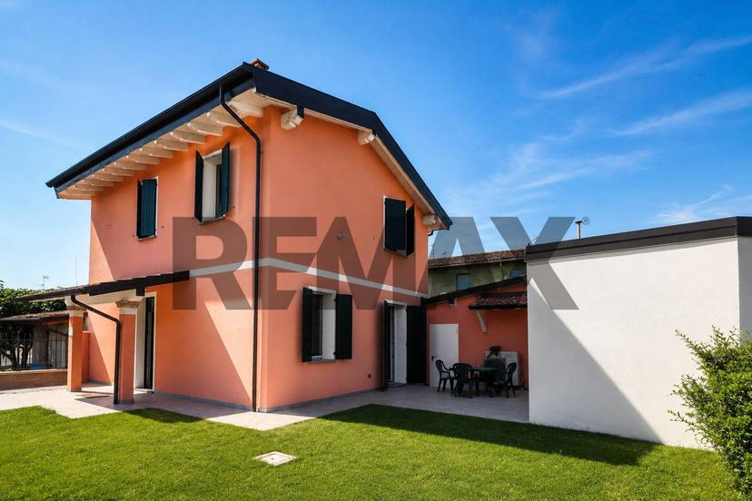 Villa in Via Figlie della Carità di San Vincenzo De Paoli 5, Piadena Drizzona — foto 3 di 5