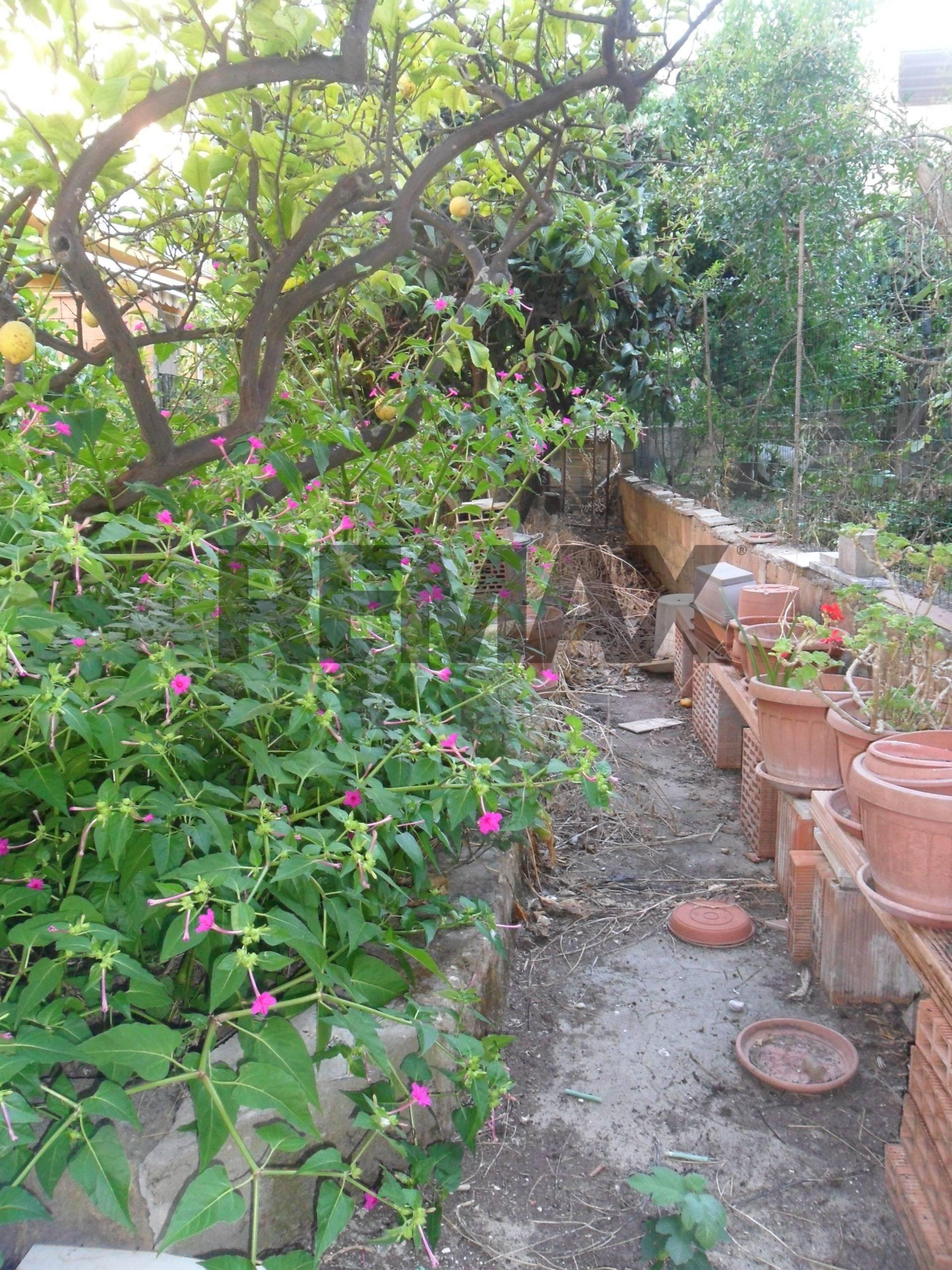 Casa indipendente in Via Sicilia 8-10, Pietraperzia