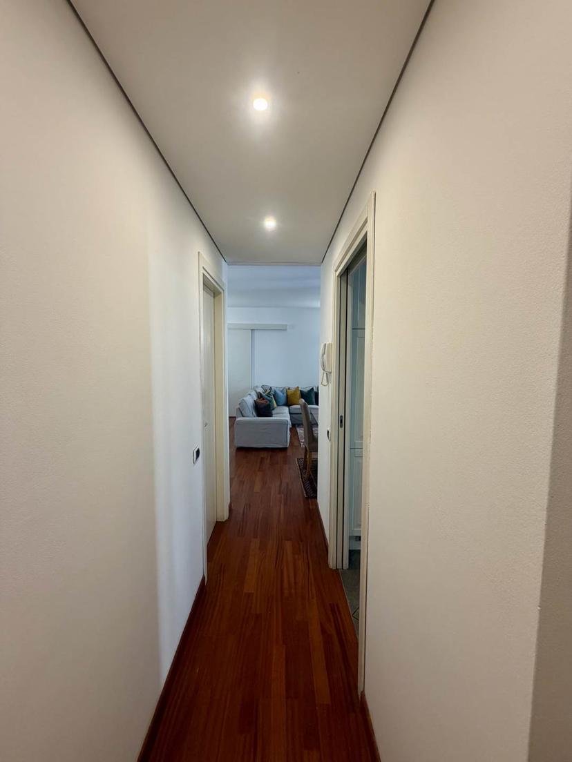 Trilocale in Corso San Gottardo, Milano