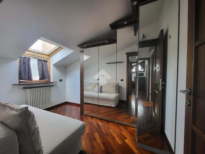 Trilocale in Via Camillo Benso Cavour 3, Besana in Brianza — foto 3 di 5