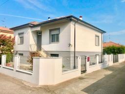 Villa unifamiliare in Via Umberto I, Lungavilla