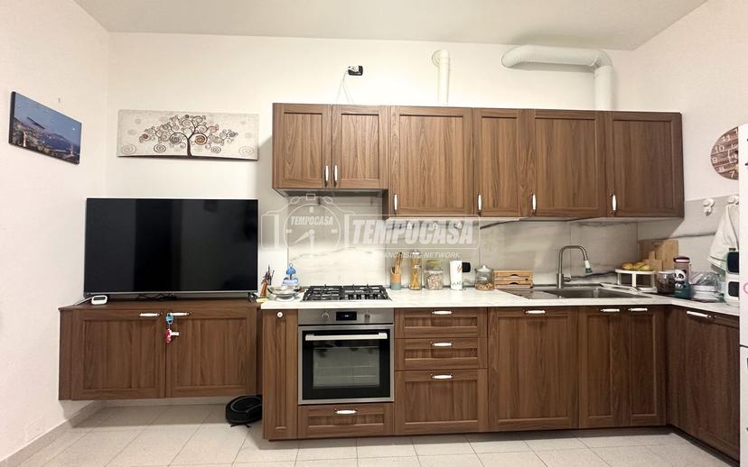 Trilocale in Via Medaglie d'Oro 20, Usmate Velate — foto 3 di 5