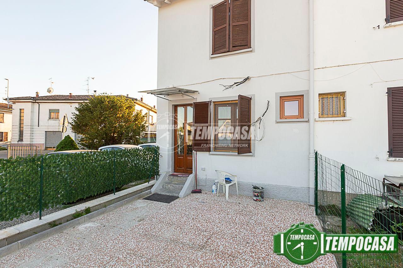 Casa indipendente in Via Dante Alighieri, Crespiatica