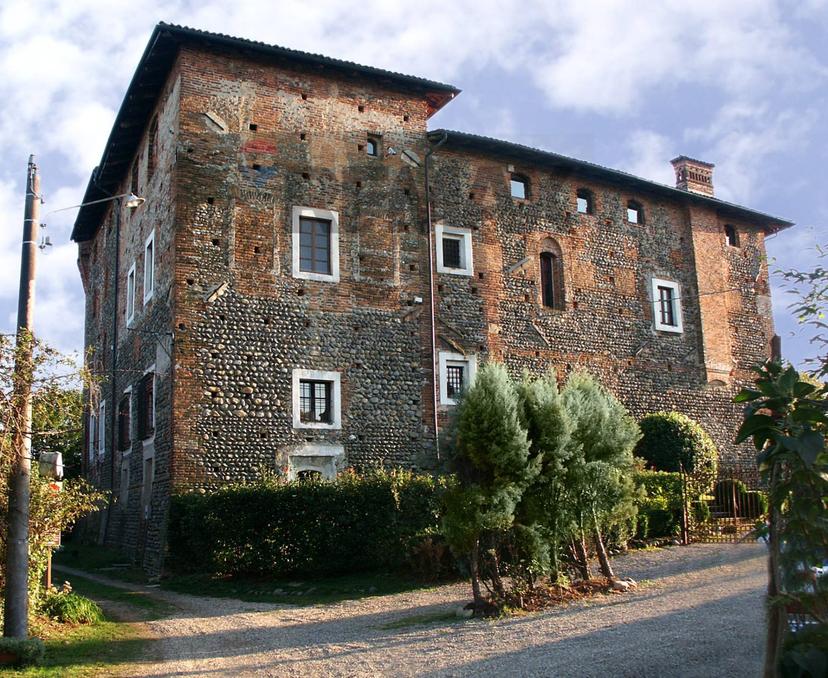 Castello in Via XXV Aprile, Castelletto Cervo — foto 2 di 5
