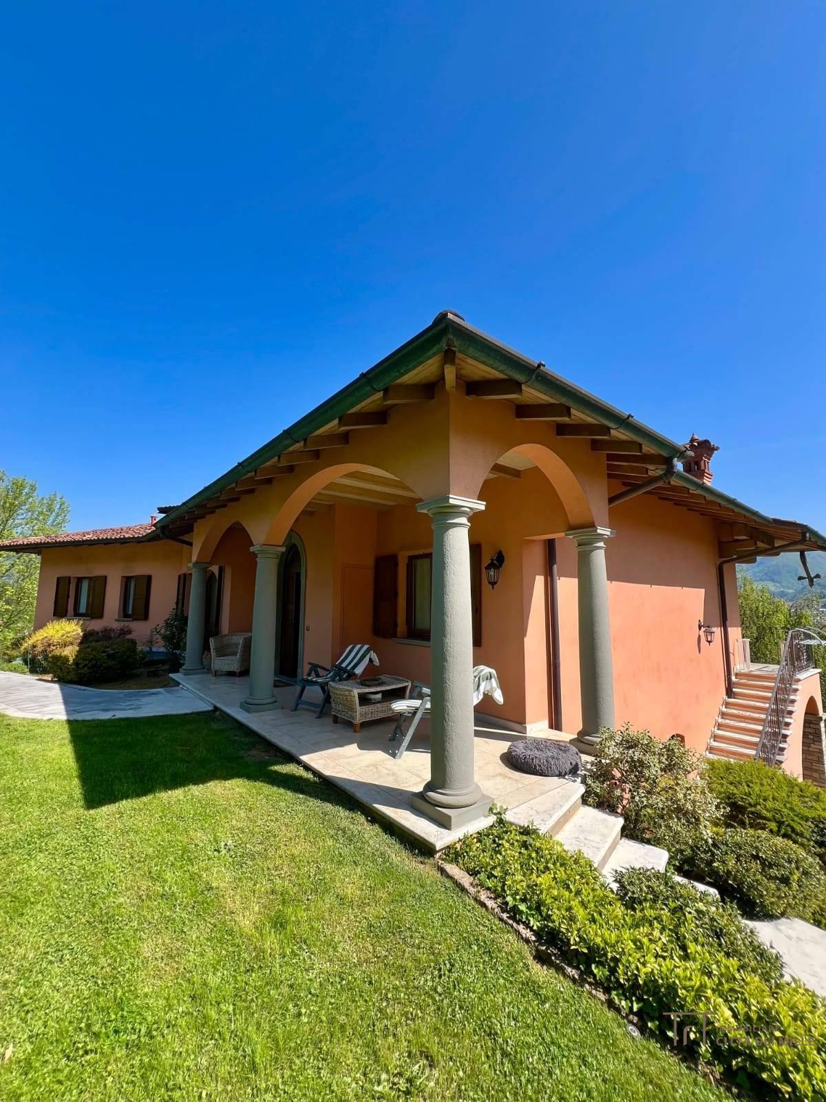 Villa in Via Miravalle, Leffe