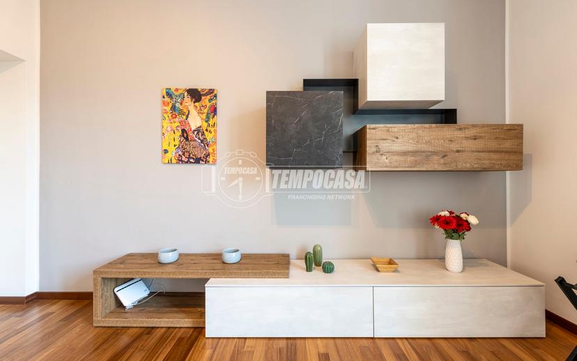 Trilocale in Via Venini Giulio E Corrado 14/a - Est, Milano