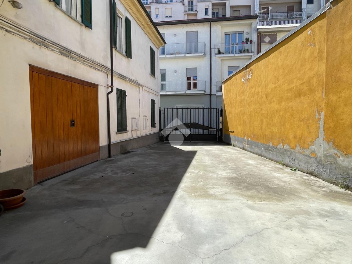 Casa indipendente in Via dei Partigiani 5, Canelli