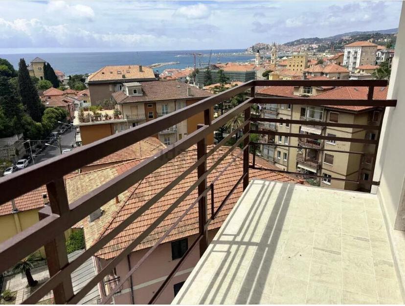 Attico in Via Diano Calderina, Imperia — foto 3 di 5