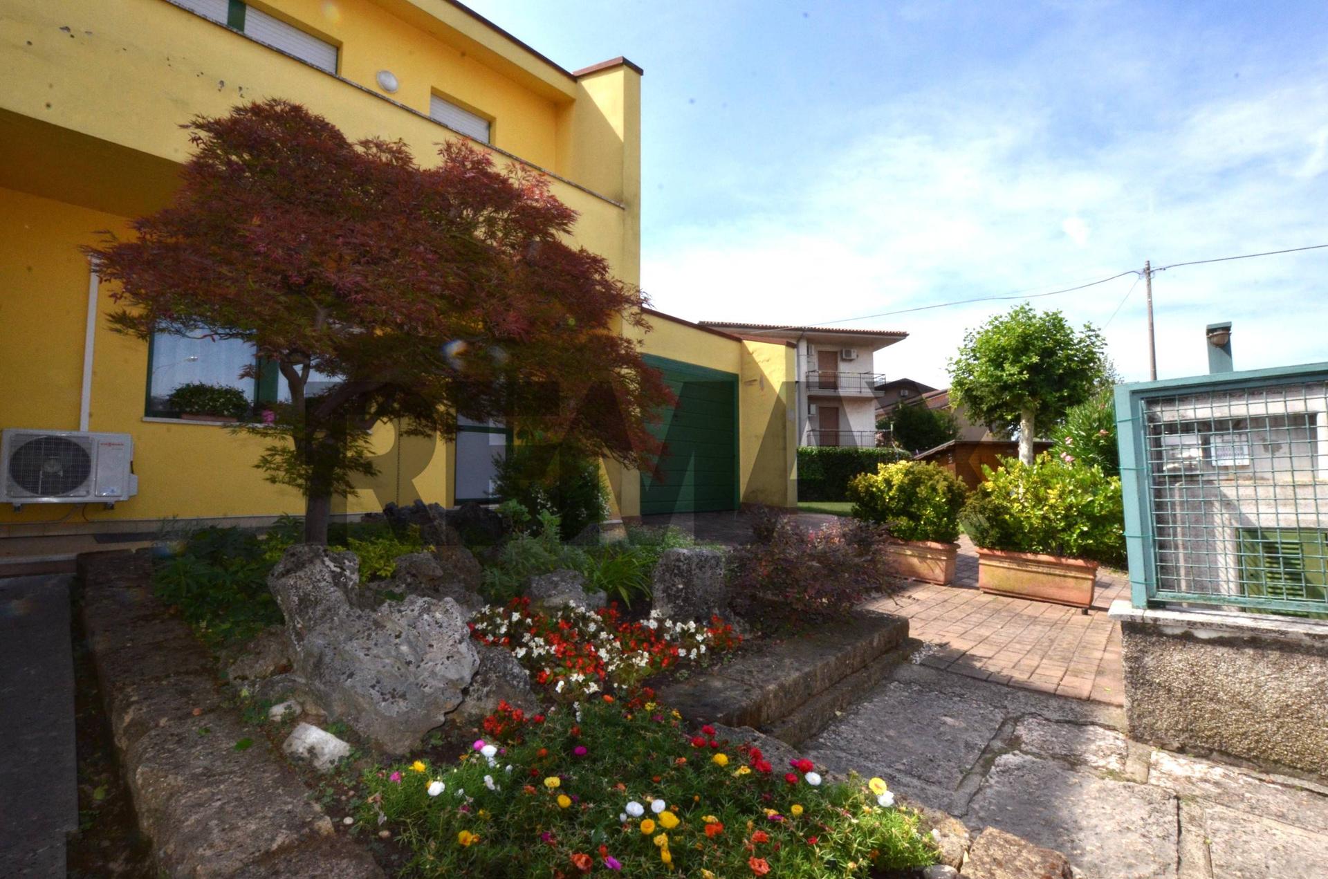 Villa a schiera, Castelnuovo del Garda