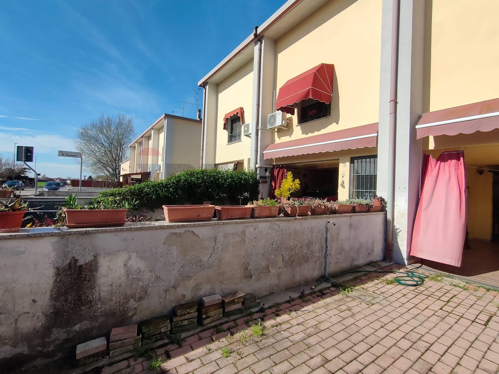 Villa a schiera in Reggio Pasquali 19, Tresignana
