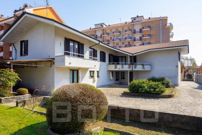 Villa in Via Tevere N.11, Oleggio — foto 2 di 5