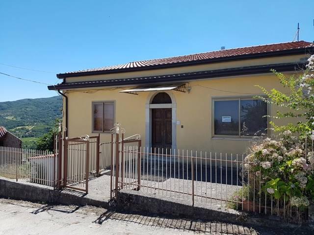 Casa indipendente in Via Appia Antica Terzo Tratto, Lapio — foto 3 di 5