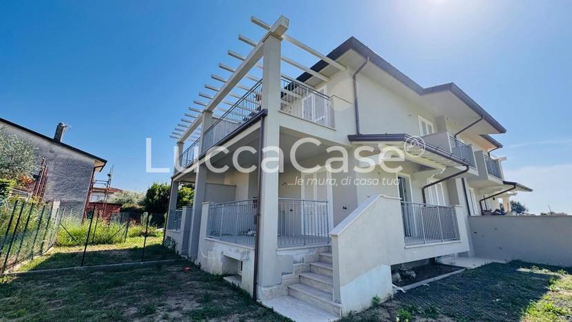 Villa bifamiliare, Camaiore