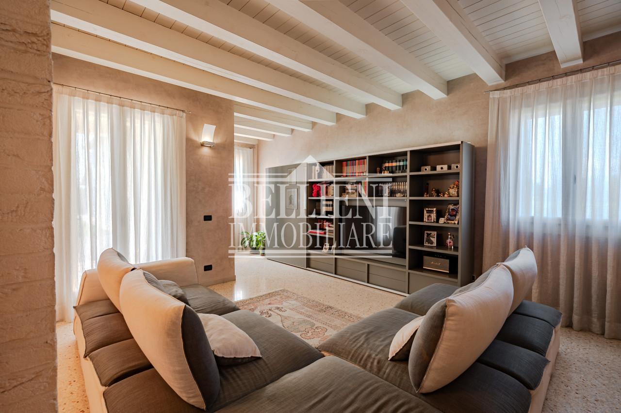 Villa in Via Francesco Crispi, Costabissara