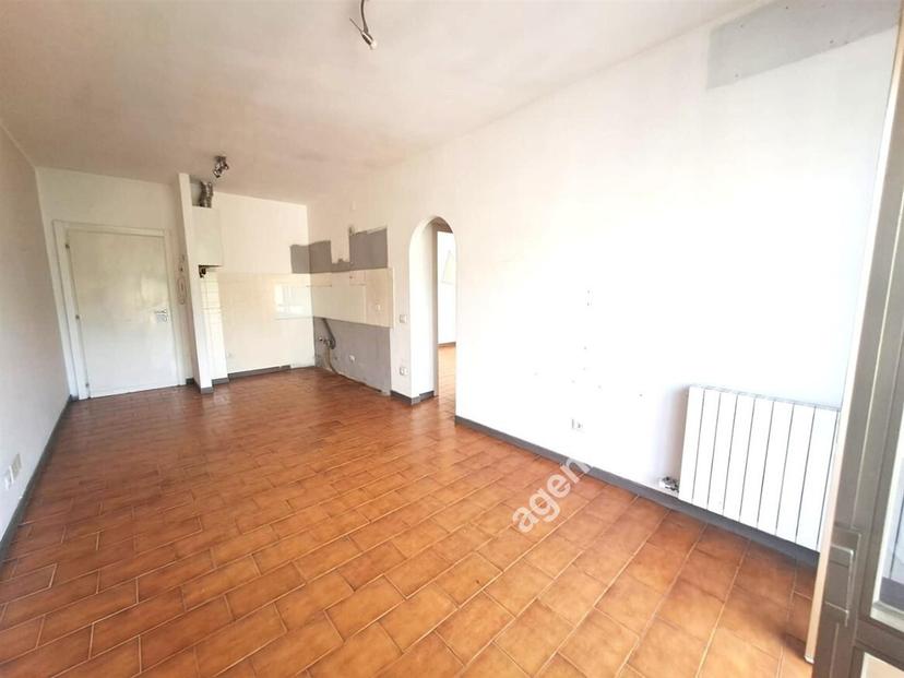 Trilocale, Massa