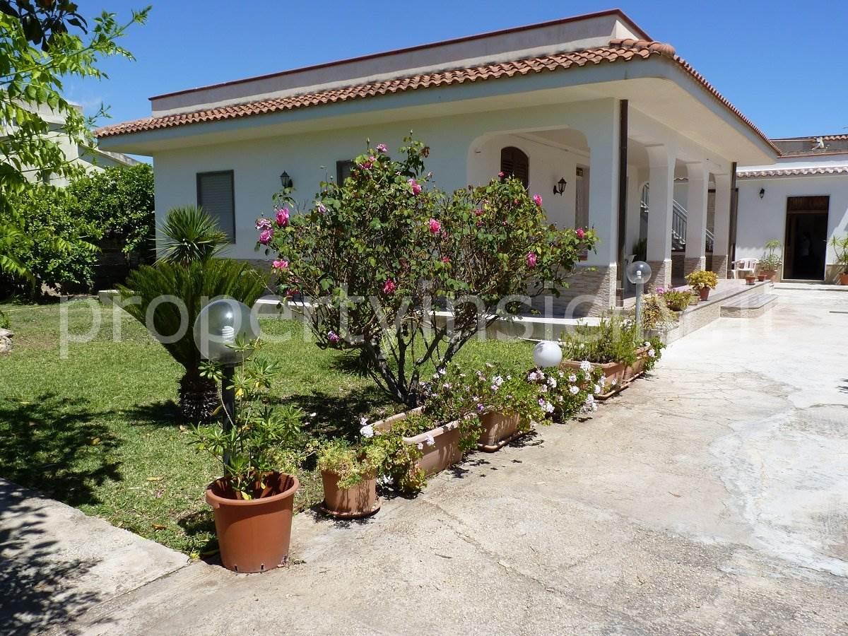 Villa, Avola