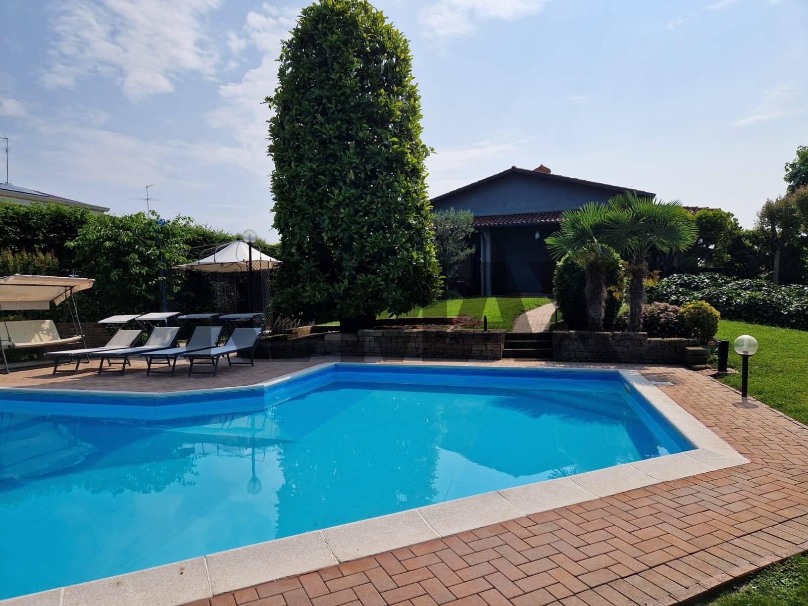 Villa in Via Gramsci 3, Comezzano-Cizzago