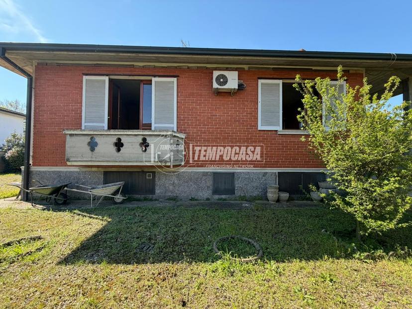 Villa in Via Liguria 5, Garlasco — foto 3 di 5