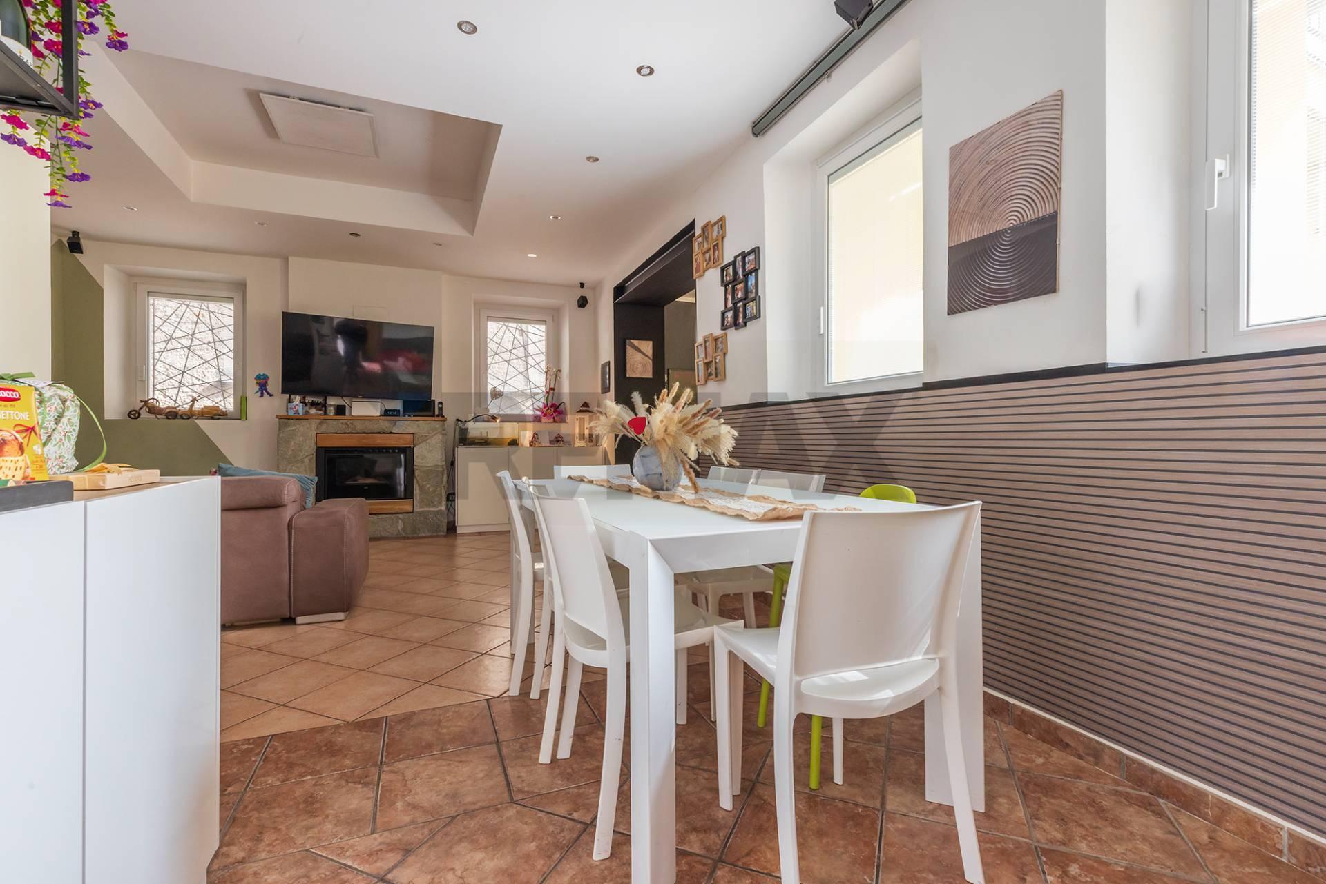 Appartamento in Via Piave 1, Cazzago Brabbia
