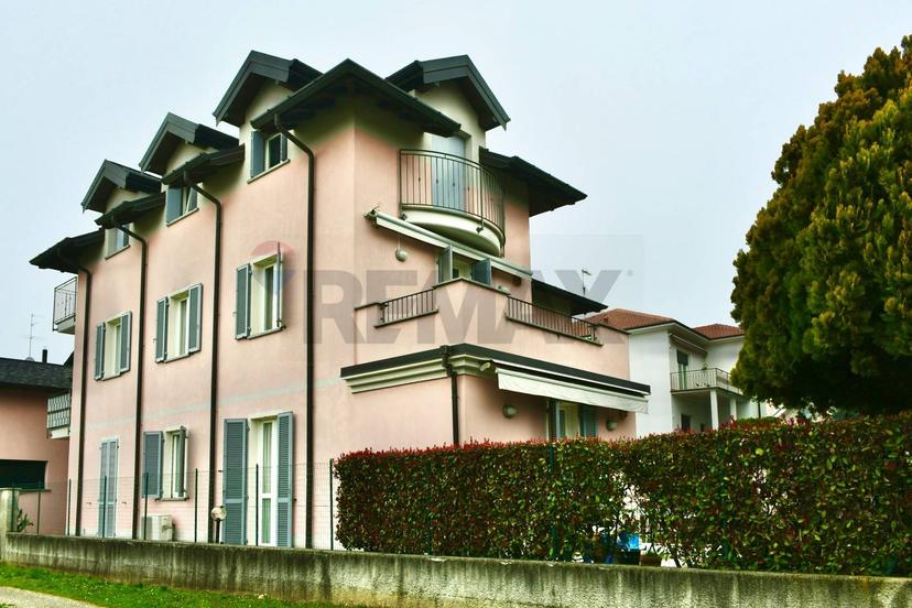 Trilocale in Via Garibaldi 80, Carnago — foto 4 di 5
