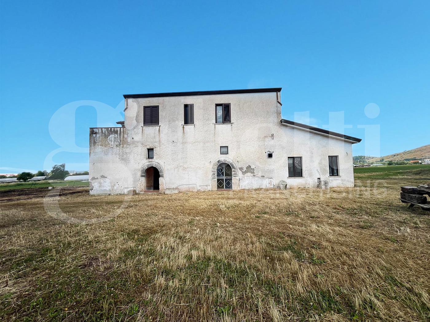 Casa indipendente in Via Mazzeo, Sparanise