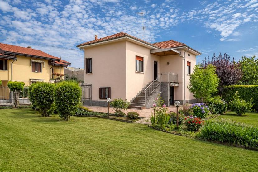 Casa indipendente in Via Anna Frank, Carnago — foto 4 di 5