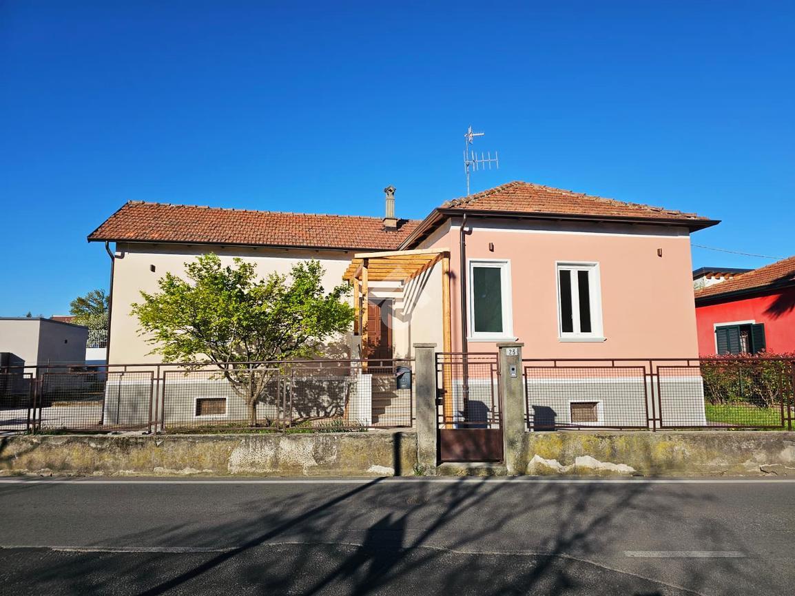 Casa indipendente in Via Strusiglia 23, Ivrea