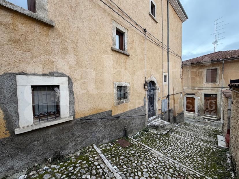 Bilocale in Via Tre Archi 2, Rocca di Mezzo — foto 4 di 5