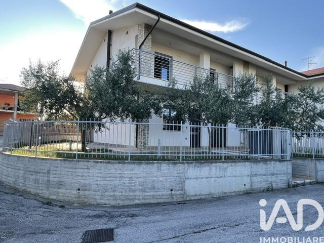 Villa a schiera in Via Paterno, Loreto Aprutino — foto 4 di 5