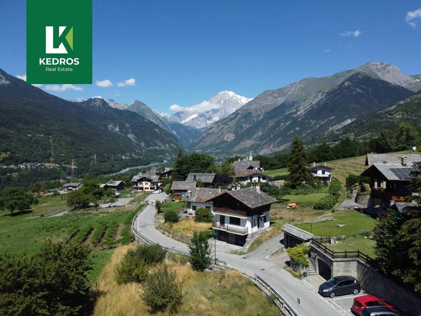 Rustico in Strada Echarlod Superiore, La Salle