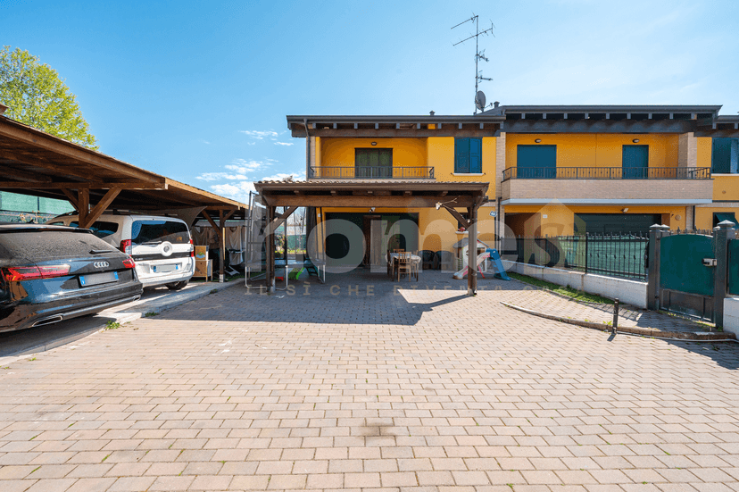 Villa a schiera in Via G. Marconi 143, Cadelbosco di Sopra — foto 2 di 5