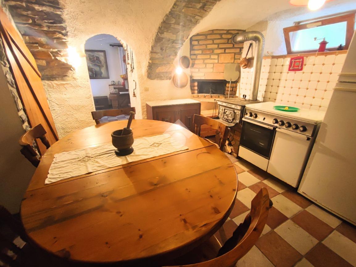 Casa indipendente in Frazione Salogni, Fabbrica Curone