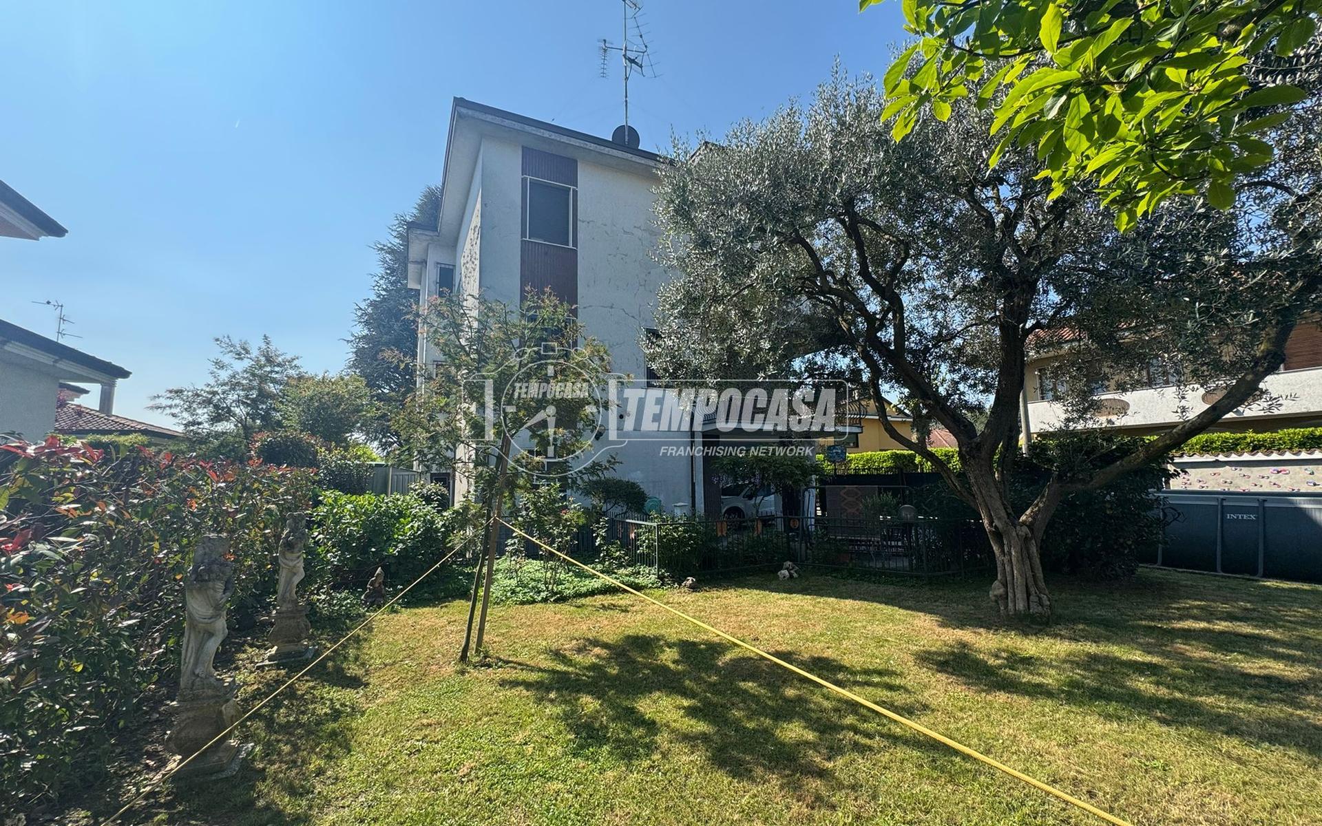 Villa in Via Gioacchino Rossini 18, Biassono
