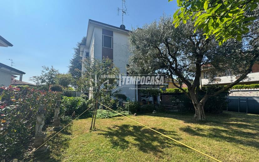 Villa in Via Gioacchino Rossini 18, Biassono