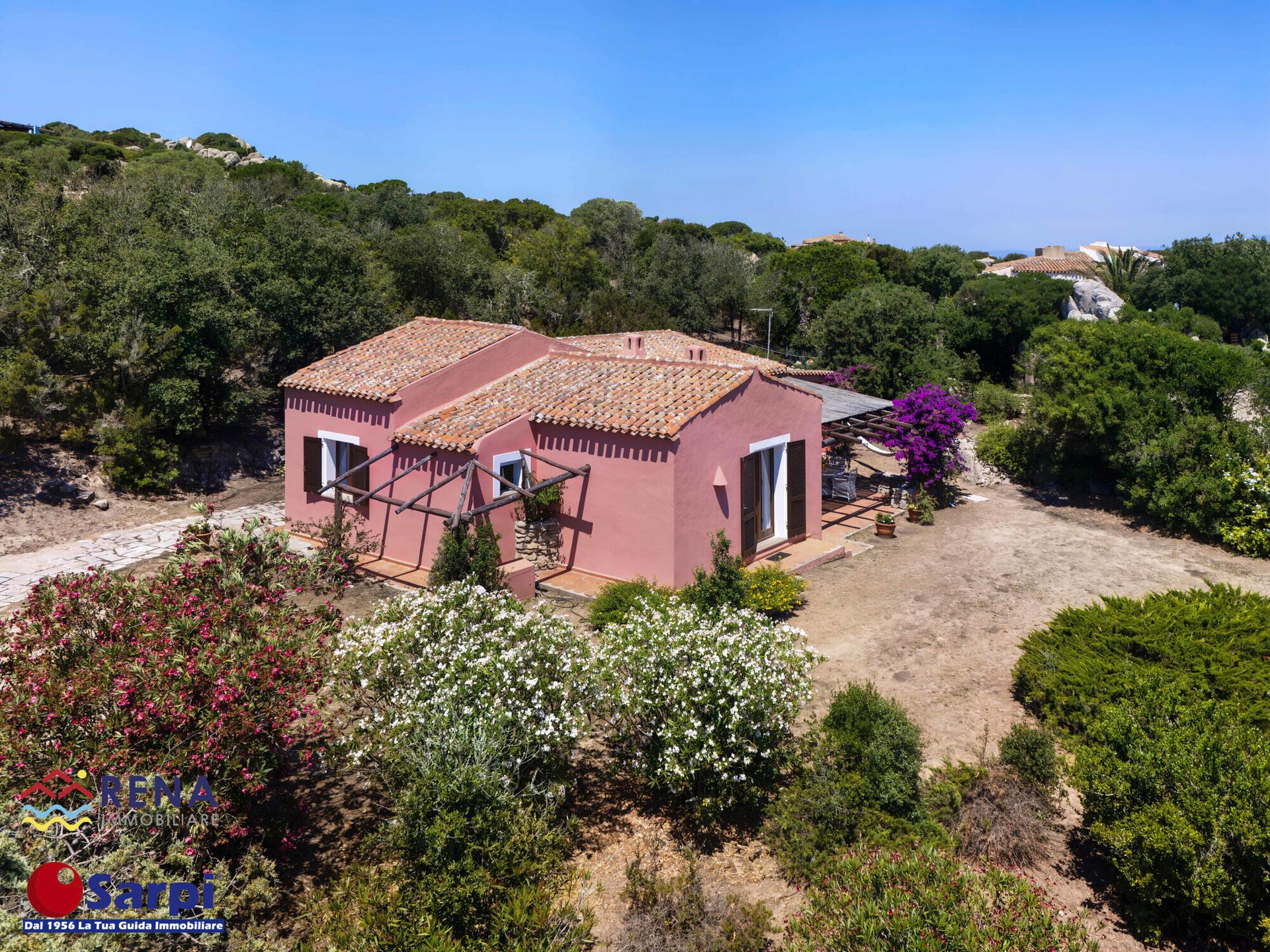 Villa unifamiliare in Via LI Lioni 16, Santa Teresa Gallura