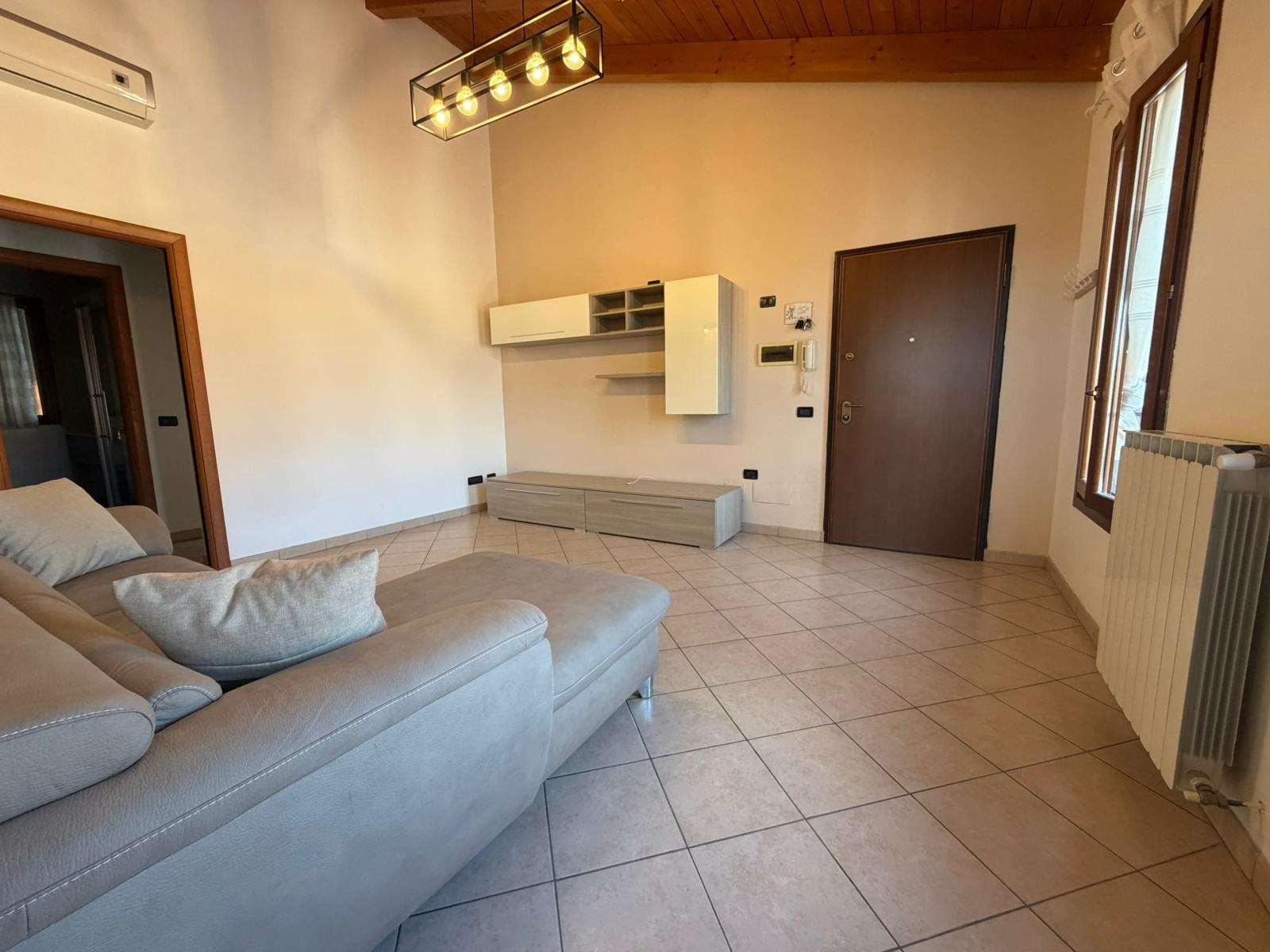 Trilocale in Via dei Gelsomini 13, Cento