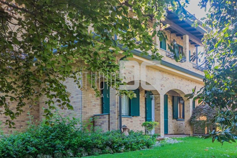 Villa bifamiliare in Vai Zara, Limbiate